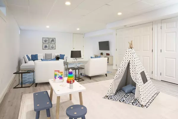 Waltham, MA 02453,249 Robbins Street #2