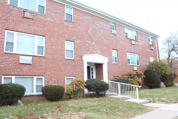 122 Regency Park Dr #122, Agawam, MA 01001