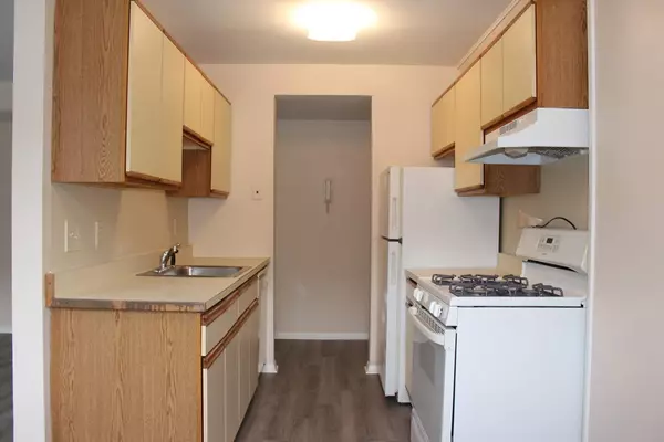 Agawam, MA 01001,122 Regency Park Dr #122