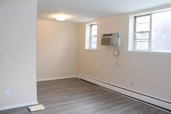 Agawam, MA 01001,122 Regency Park Dr #122