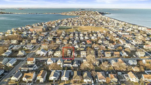 37 H St, Hull, MA 02045