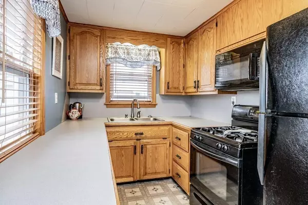 Agawam, MA 01001,42 Alhambra Cir S