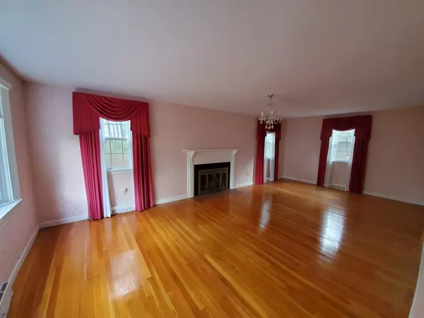 Sharon, MA 02067,16 Colburn Dr