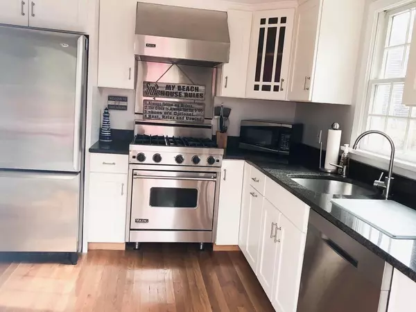 Mashpee, MA 02649,10 Tracy Ln