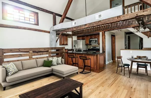 Huntington, MA 01050,3 Mill Street