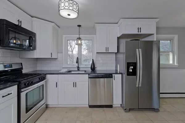 15 Clematis Rd, Agawam, MA 01001