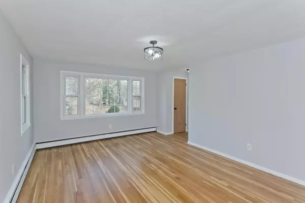 Agawam, MA 01001,15 Clematis Rd