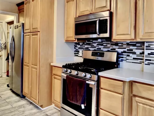 Agawam, MA 01001,49 Barney Street