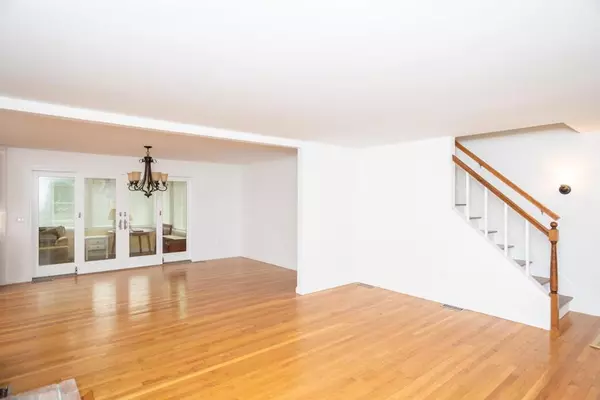 Eastham, MA 02642,40 Serb St