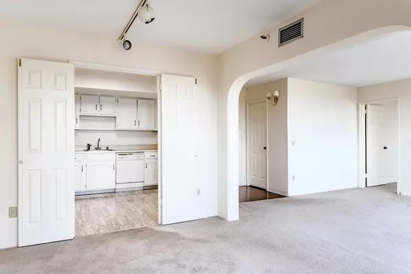 Newton, MA 02467,250 Hammond Pond Parkway #1007S