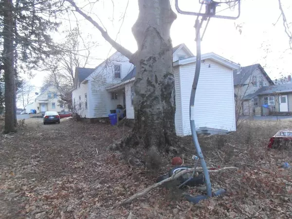 Taunton, MA 02780,27 Pine
