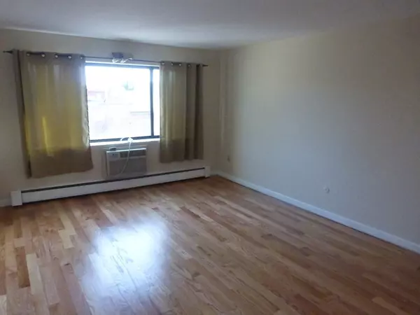 Arlington, MA 02476,9 Ryder Street #24