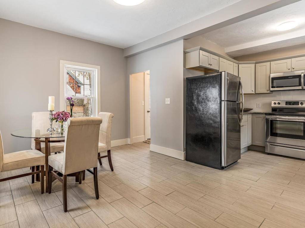 Salem, MA 01970,4 Barton Pl