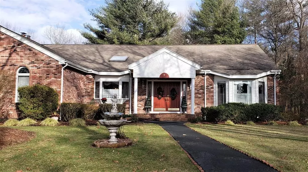 6 Woodlawn Cir, East Bridgewater, MA 02333