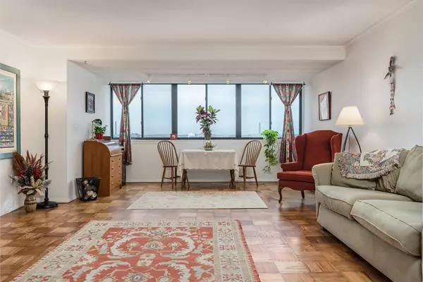 Boston, MA 02114,8 Whittier Pl #14A