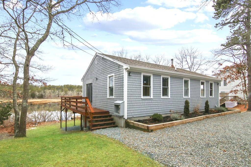 67 Green Pond Rd, Falmouth, MA 02536