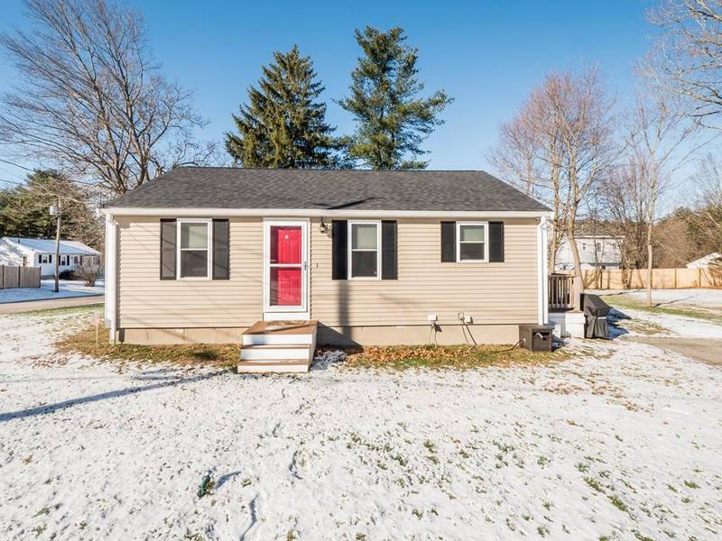 41 Dunn Ave, Wrentham, MA 02093