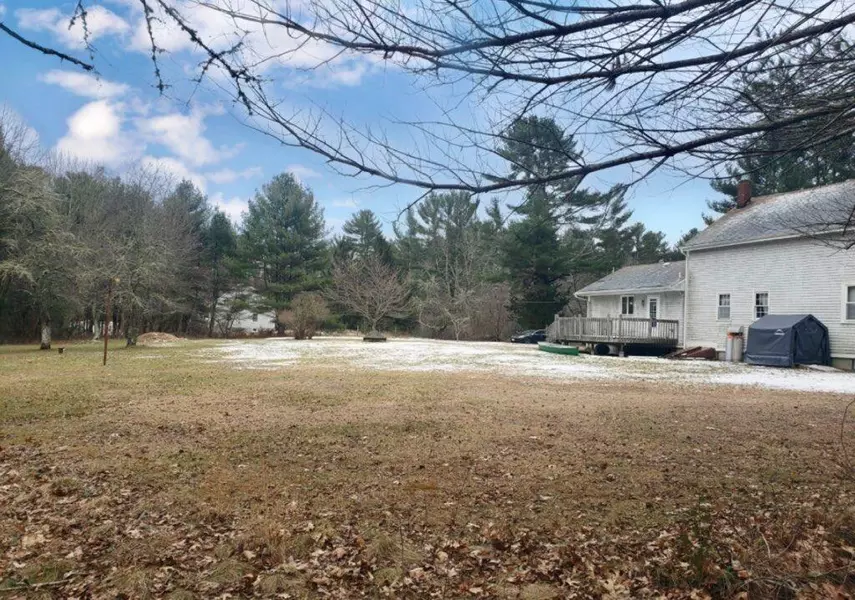 912 Walnut Plain Rd, Rochester, MA 02770