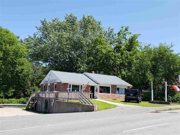 27 Plaistow Rd, Plaistow, NH 03865