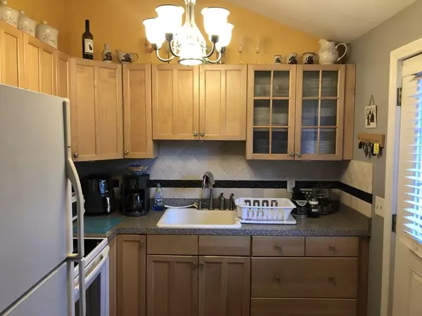 Oakham, MA 01068,28 Crawford Rd