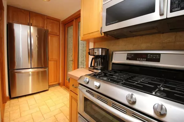 Saugus, MA 01906,8 Earlene Drive