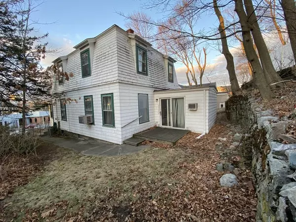 Melrose, MA 02176,11 Lynde St