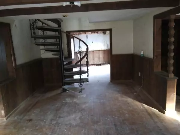 Northbridge, MA 01588,1084 Providence Rd