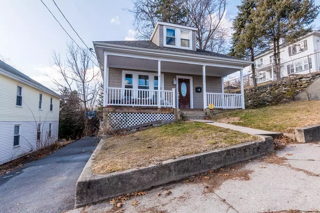 Blackstone, MA 01504,7 Howard St