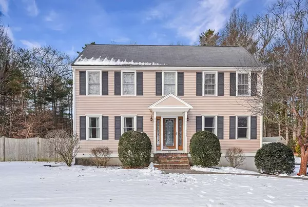62 Stoney Weir Rd, Halifax, MA 02338