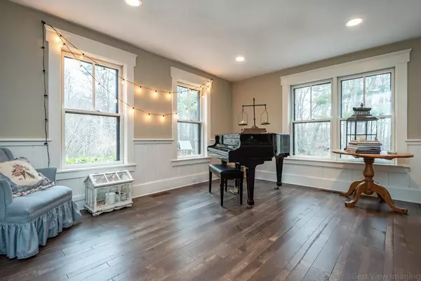 Upton, MA 01568,25 Crockett Rd