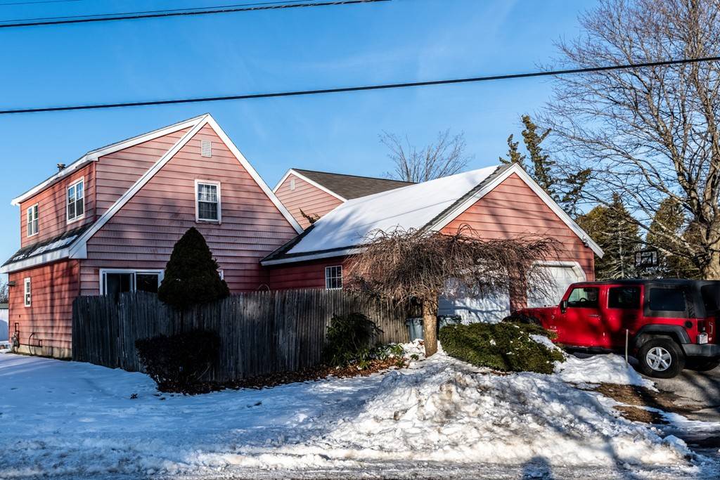 2 Hope Dr #2, Amesbury, MA 01913