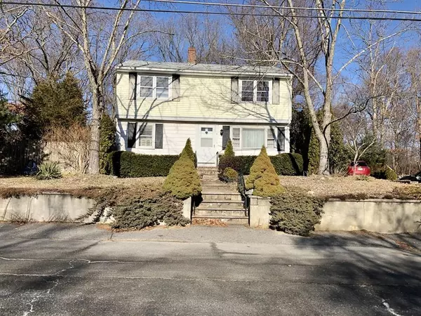 8 Chamberlain Rd, Bellingham, MA 02019