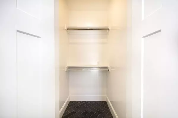 Cohasset, MA 02025,302 King Street