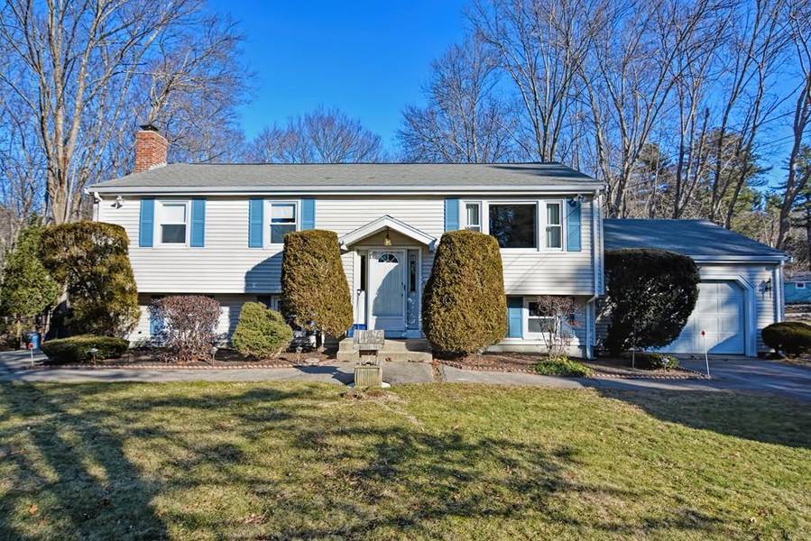 1 Myrtle St, Wrentham, MA 02093