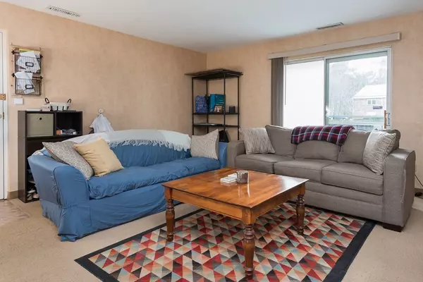 Abington, MA 02351,14 Kingswood Dr #5C