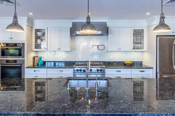 Hamilton, MA 01982,28 School St