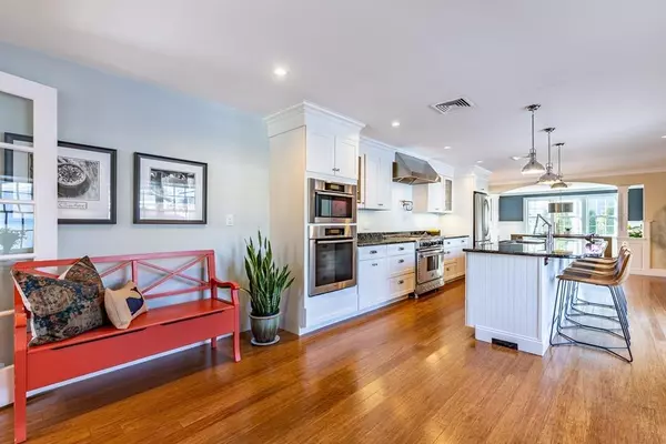 Hamilton, MA 01982,28 School St