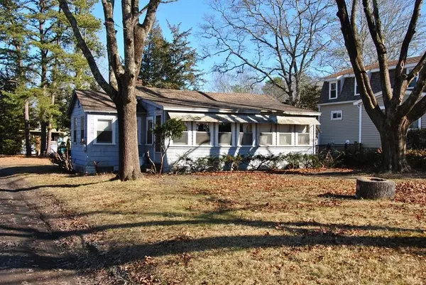 18 Lincoln St, Wareham, MA 02571