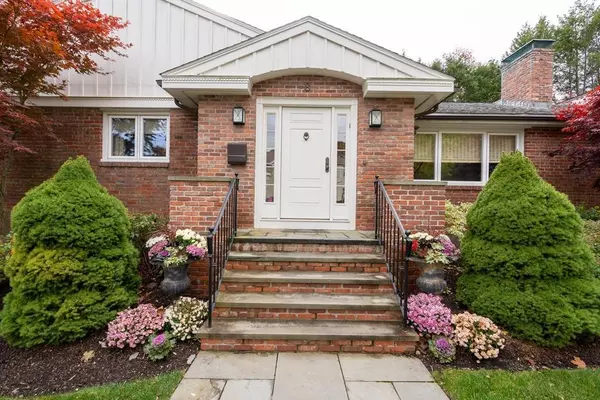 Newton, MA 02459,8 Eastham Rd