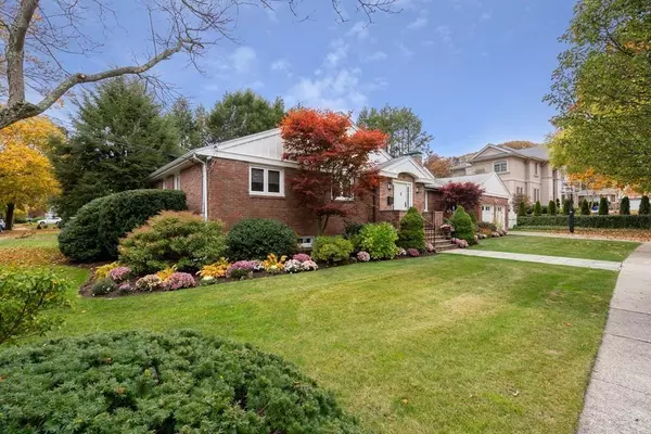 Newton, MA 02459,8 Eastham Rd