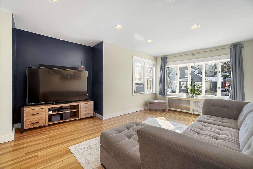 37 Lawndale Ave, Saugus, MA 01906