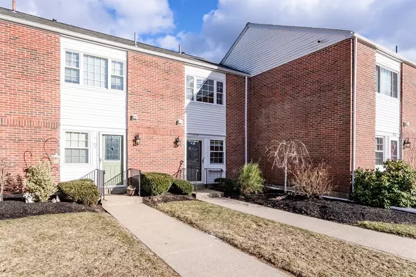 41 Foundry St #21-4, Easton, MA 02375