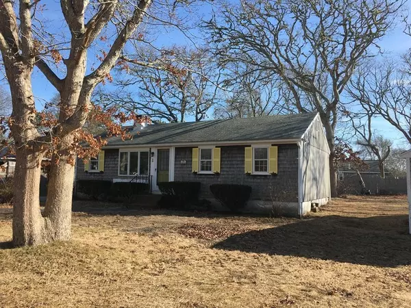 Dennis, MA 02670,8 Colonial Ln