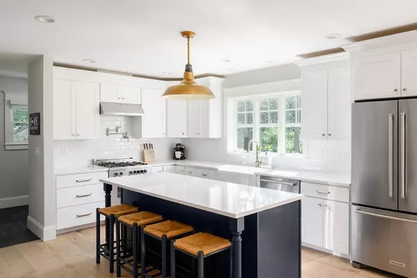Hingham, MA 02043,18 Gilford Rd