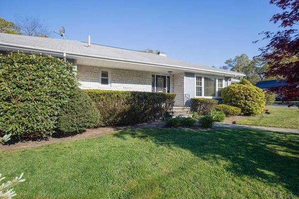 11 Highcrest Rd, Fall River, MA 02720