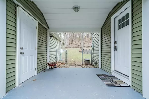 Palmer, MA 01069,9 Cabot St.