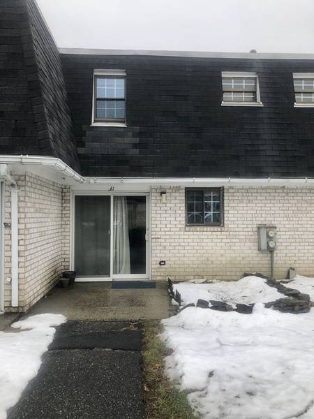 31 Princeton Ter #31, Greenfield, MA 01301