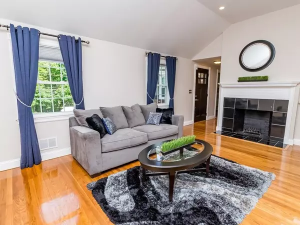 Newton, MA 02459,15 Wiswall Rd