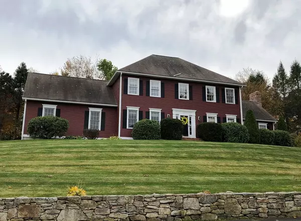 71 Camelot Dr, Shrewsbury, MA 01545