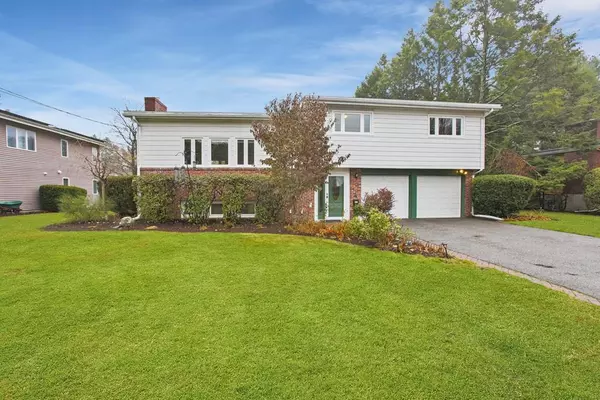 16 Esty Farm Rd, Newton, MA 02459